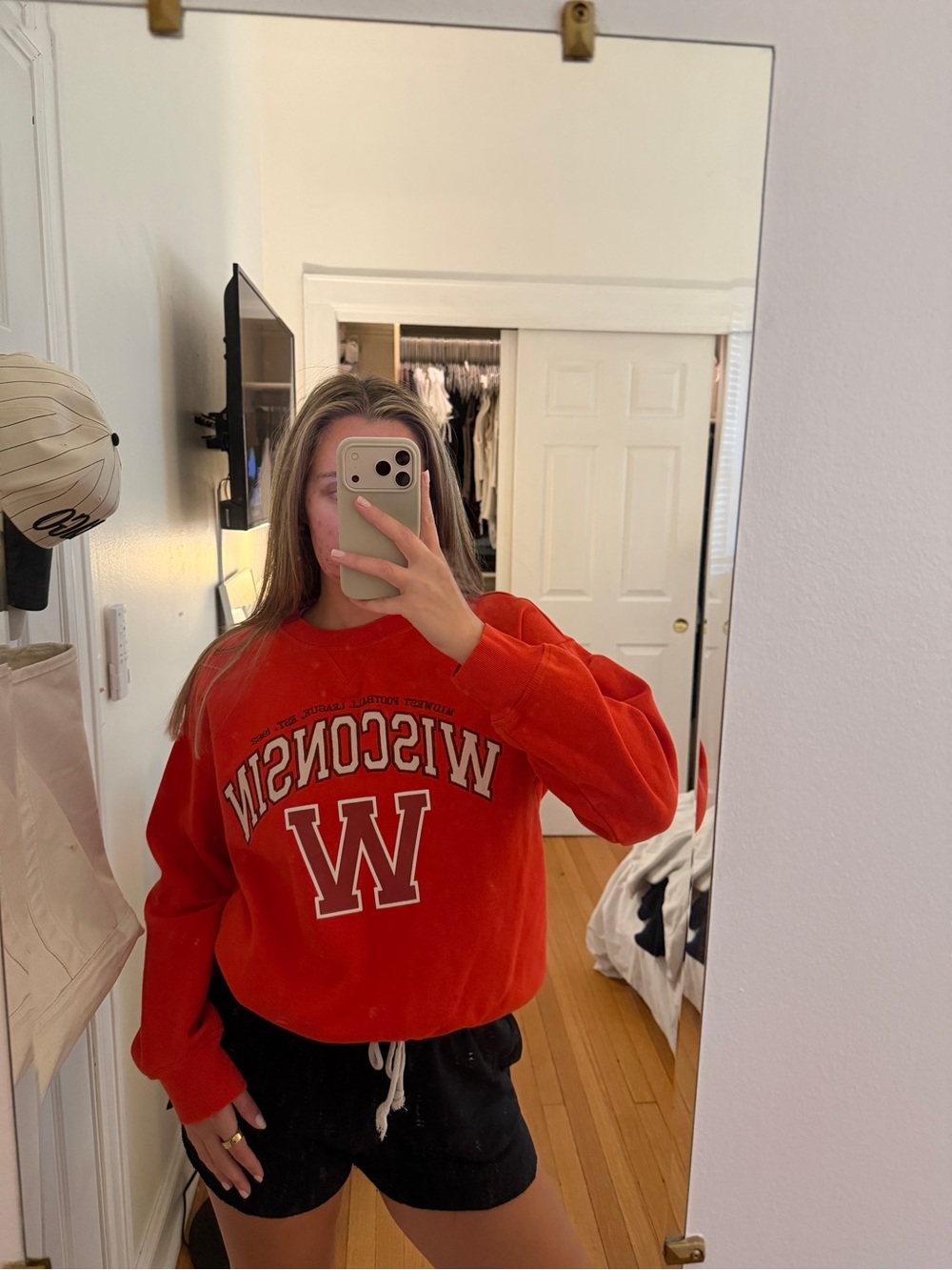 H&M Red Wisconsin W Graphic Crewneck Sweatshirt